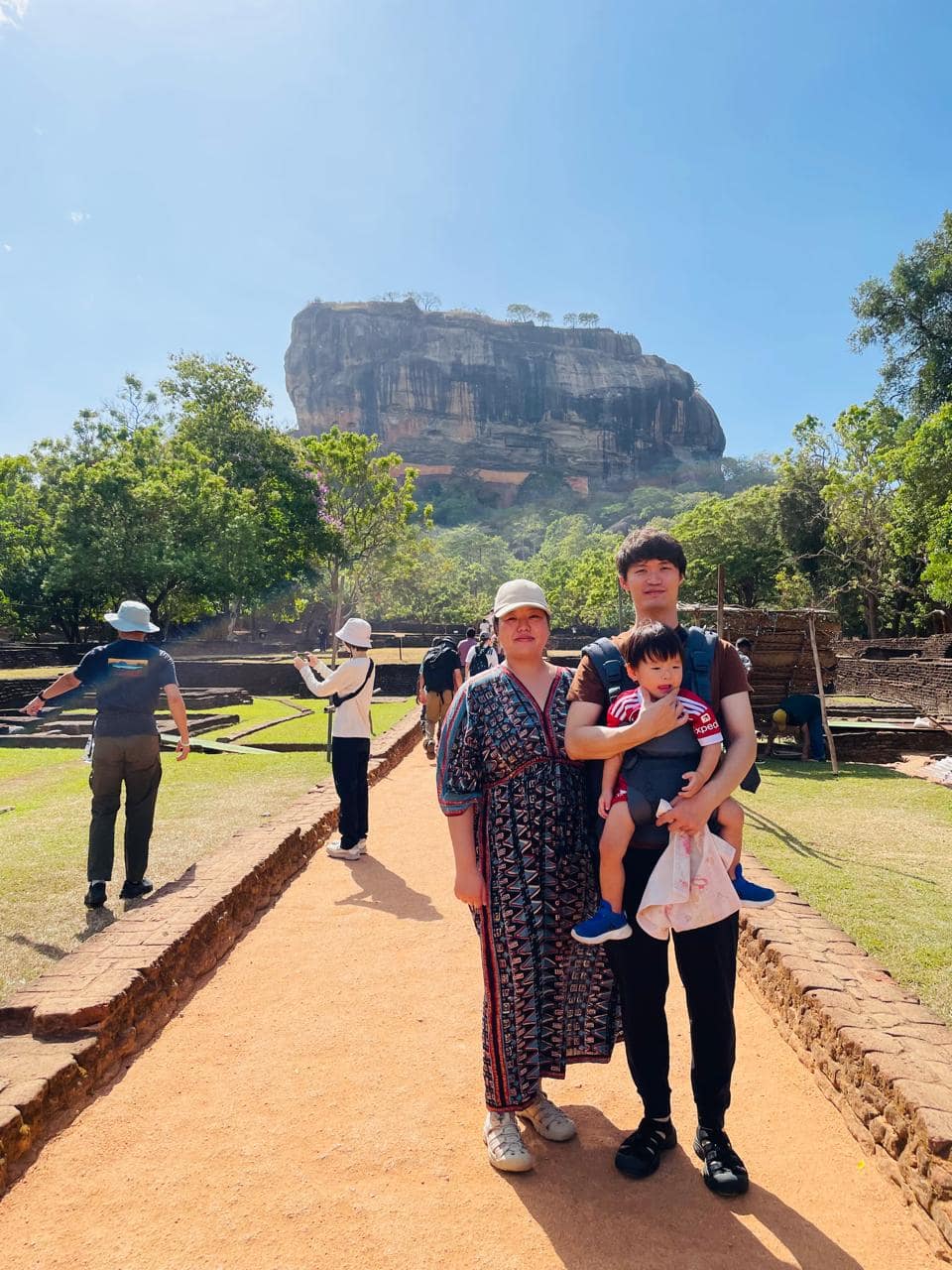 小さな子どもと一緒に挑戦！シーギリヤ・ロックで家族の大冒険【お客様の声】